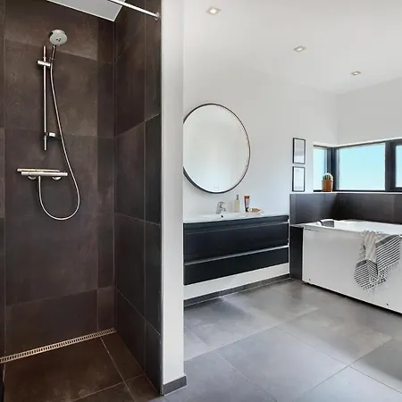 4 Bedroom Stunning In Casa vacanze Haderslev