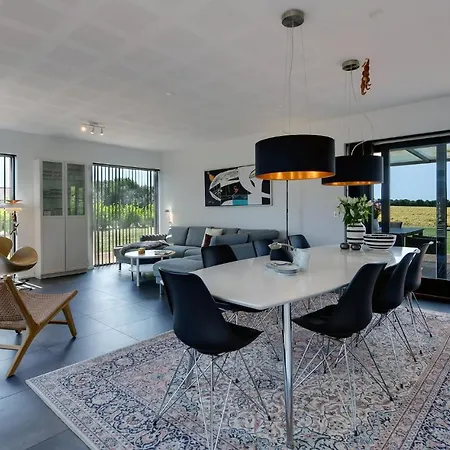 4 Bedroom Stunning In *