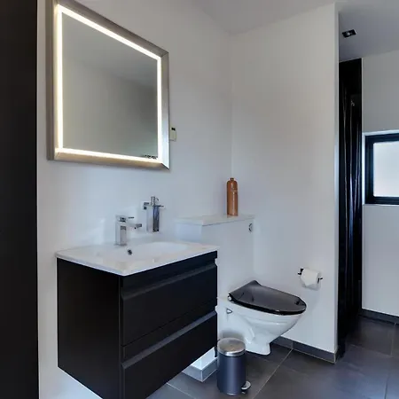 4 Bedroom Stunning In Casa vacanze *